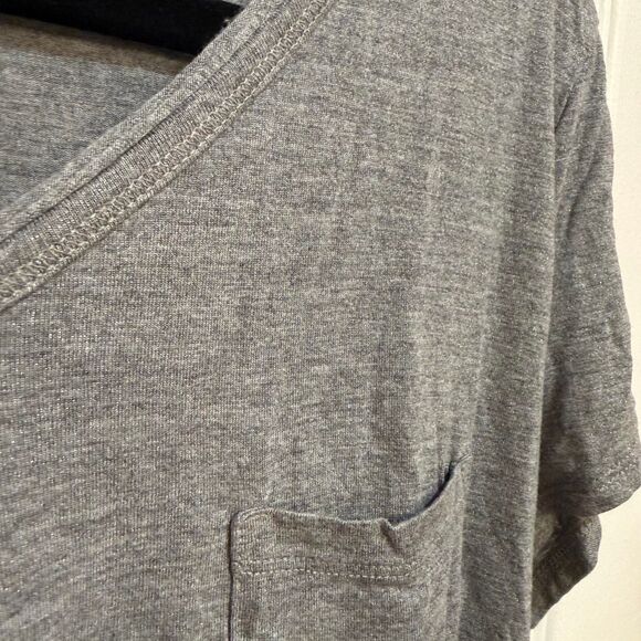 Rock & Republic Vintage Y2K Women's Grey Sparkle V-Neck Pocket Casual T-shirt - Picture 2 of 5